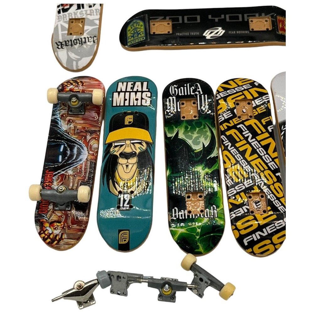 TECH DECK FINGER/SKATEBOARD LOT 11 Boards 2 Complete JAKE BROWN WORLD INDUSTRIES - Picture 3 of 6